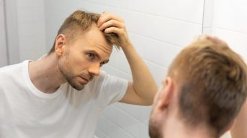 Por que a calvície afeta mais os homens?