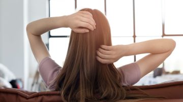 Dicas práticas para cuidar da saúde capilar diária